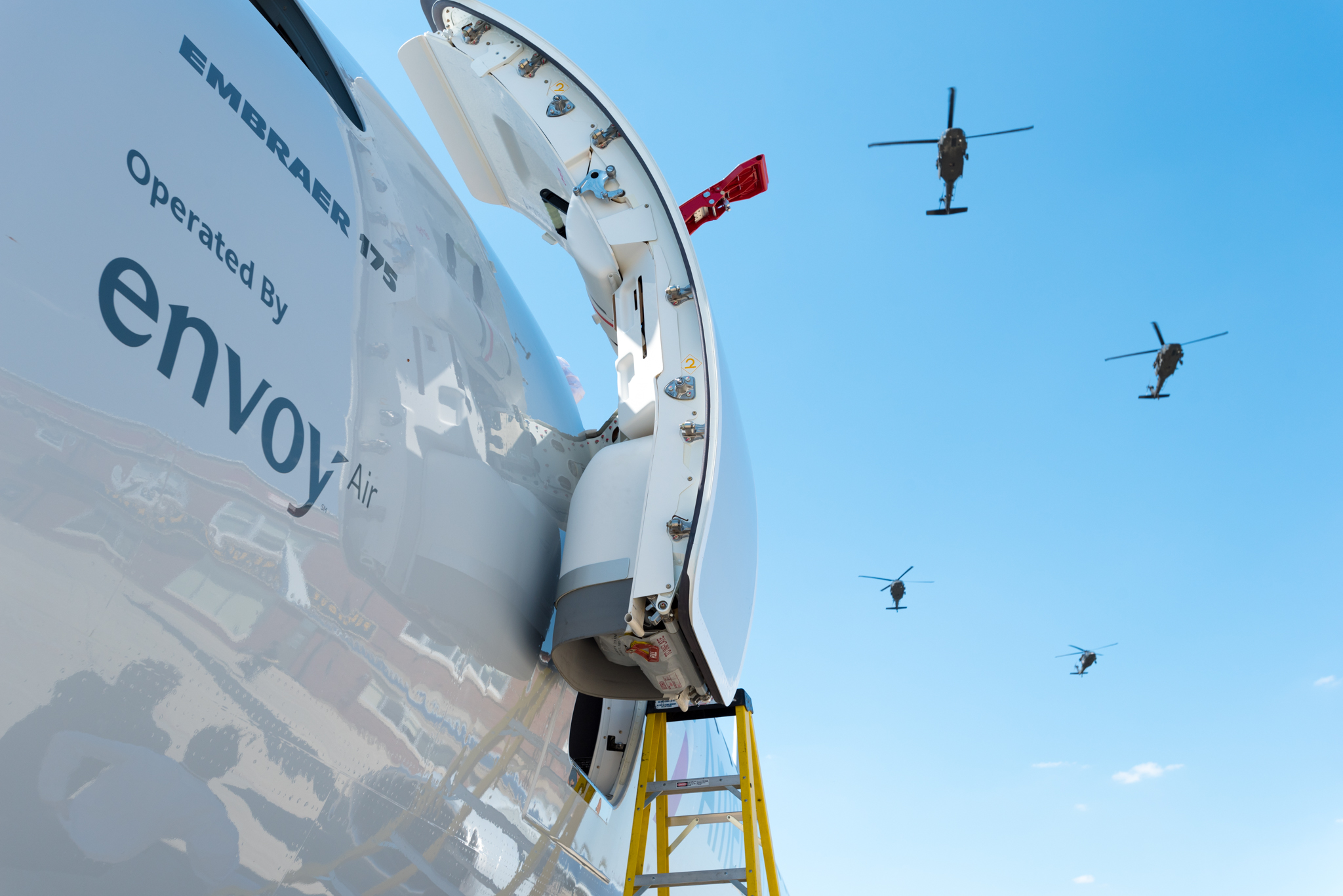 Calling Military Helicopter Pilots Join the Envoy Rotor Transition